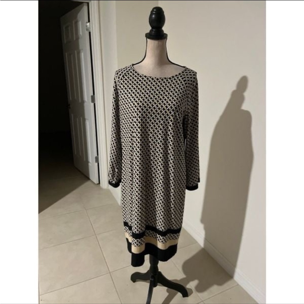 Chicos size 1 medium dress very stretchy 636